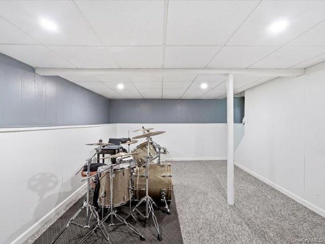 123 Meroke Lane, East Islip, NY 11730