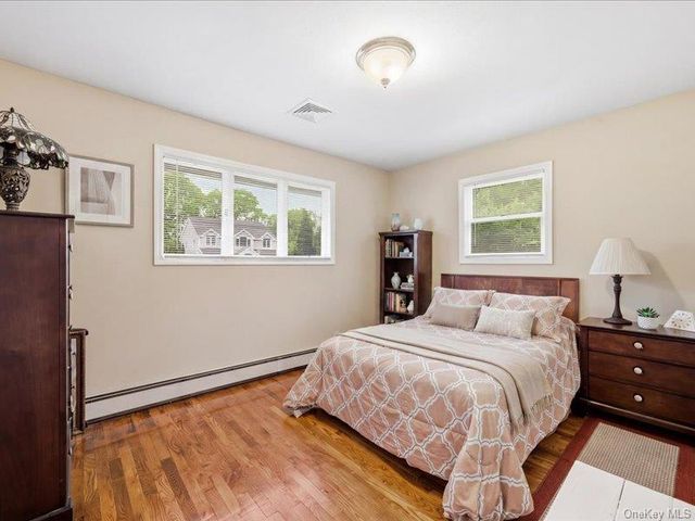 123 Meroke Lane, East Islip, NY 11730