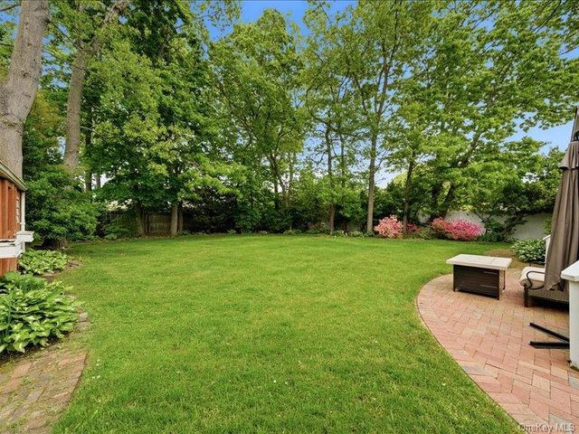 123 Meroke Lane, East Islip, NY 11730