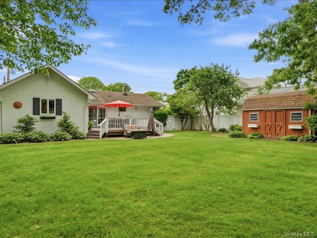 123 Meroke Lane, East Islip, NY 11730