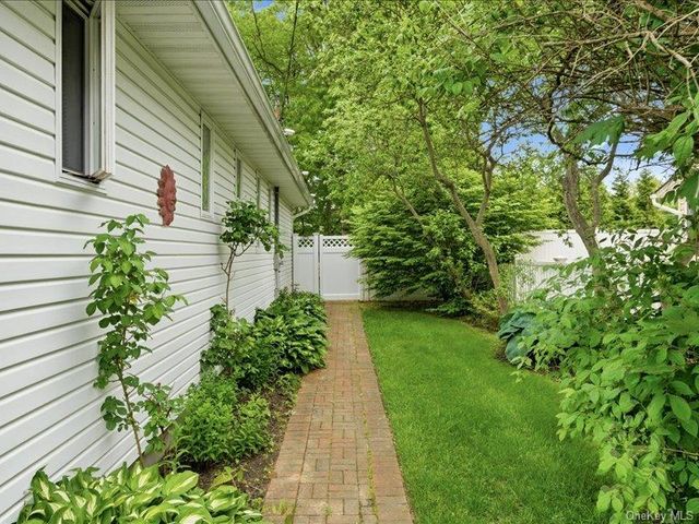 123 Meroke Lane, East Islip, NY 11730