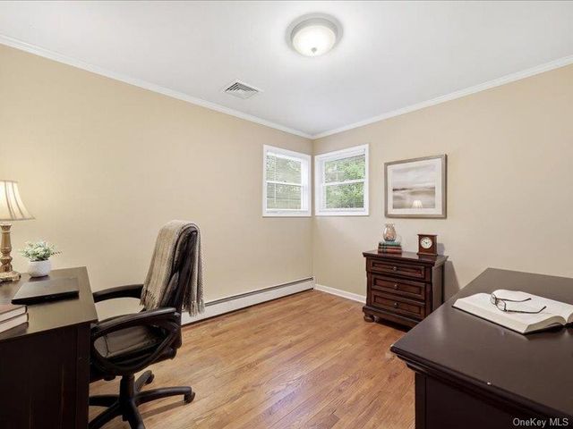 123 Meroke Lane, East Islip, NY 11730