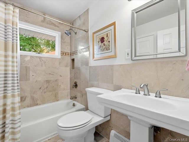 123 Meroke Lane, East Islip, NY 11730