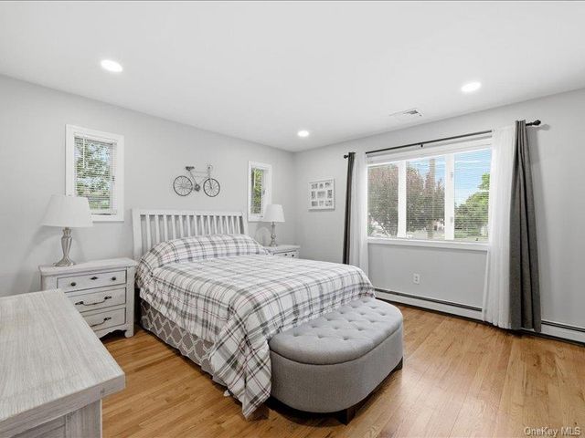 123 Meroke Lane, East Islip, NY 11730