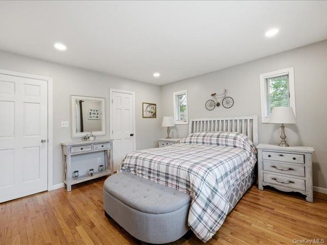 123 Meroke Lane, East Islip, NY 11730