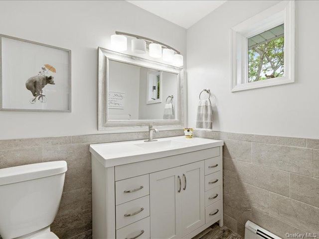 123 Meroke Lane, East Islip, NY 11730