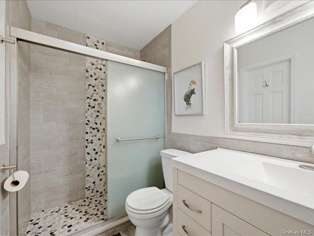 123 Meroke Lane, East Islip, NY 11730