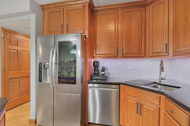 4833 N Olcott Avenue 201, Harwood Heights, IL 60706