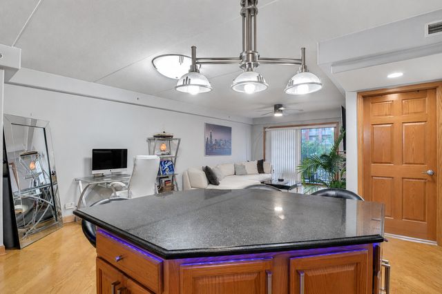 4833 N Olcott Avenue 201, Harwood Heights, IL 60706