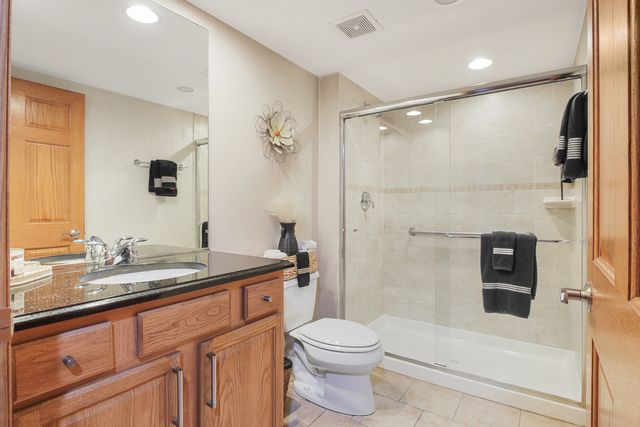 4833 N Olcott Avenue 201, Harwood Heights, IL 60706