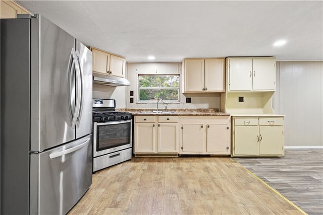 1212 Suncrest Street, Bryan, TX 77803