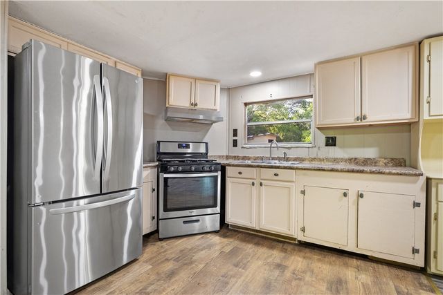 1212 Suncrest Street, Bryan, TX 77803