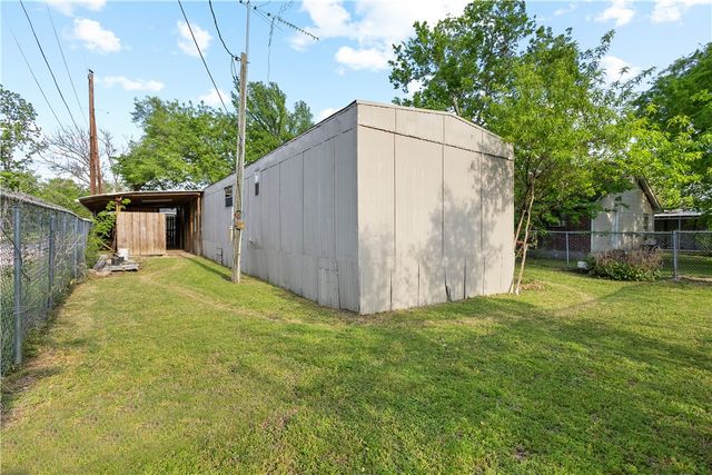 1212 Suncrest Street, Bryan, TX 77803