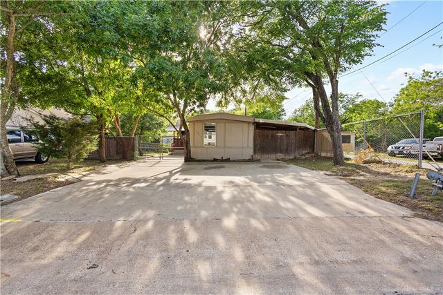 1212 Suncrest Street, Bryan, TX 77803