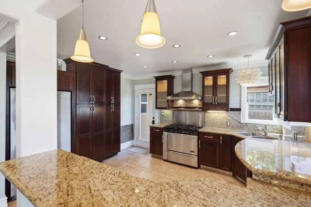 1756 Mission Cliff Dr, San Diego, CA 92116