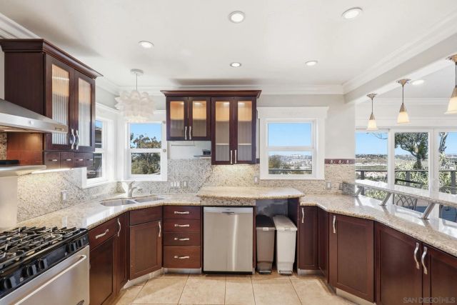 1756 Mission Cliff Dr, San Diego, CA 92116