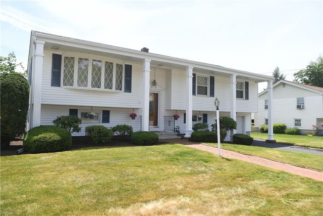 20 Bicentennial Way, North Providence, RI 02911