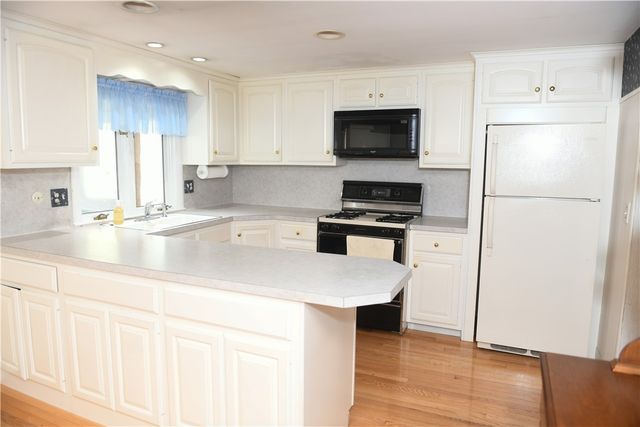 20 Bicentennial Way, North Providence, RI 02911