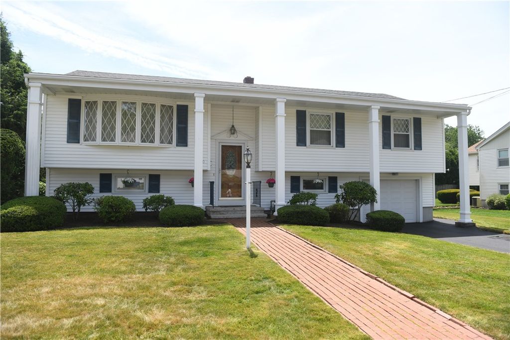 20 Bicentennial Way, North Providence, RI 02911