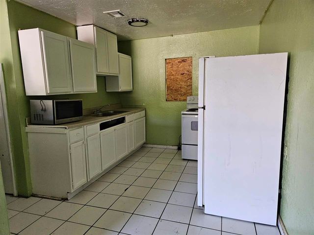 2208 NW 14th St, Lawton, OK 73507