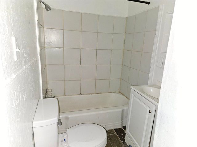 2208 NW 14th St, Lawton, OK 73507