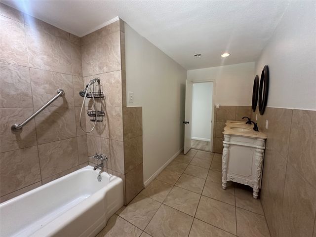 9630 Livenshire Drive, Dallas, TX 75238