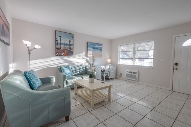 714 S Arnold Avenue B Left Side, Lantana, FL 33462