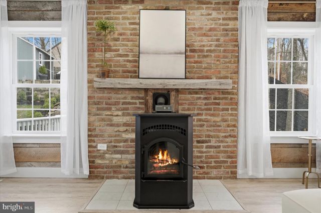 1239 LAKEVIEW DR, Cross Junction, VA 22625