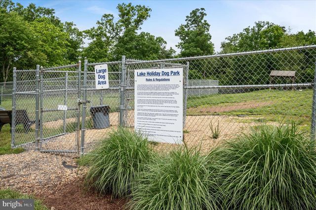 1239 LAKEVIEW DR, Cross Junction, VA 22625