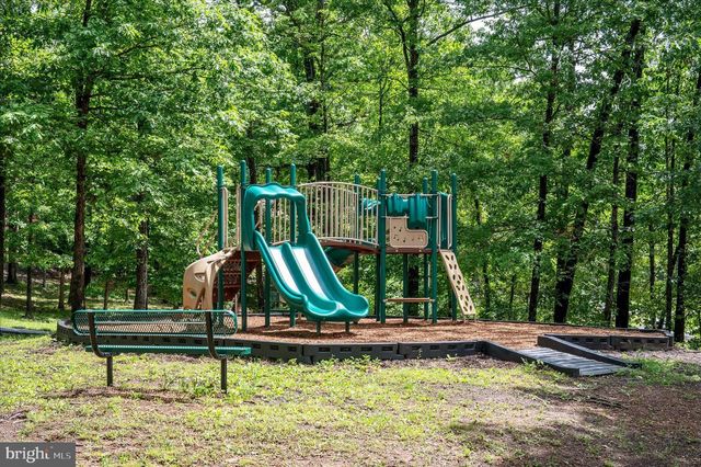 1239 LAKEVIEW DR, Cross Junction, VA 22625