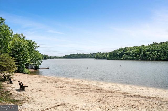 1239 LAKEVIEW DR, Cross Junction, VA 22625