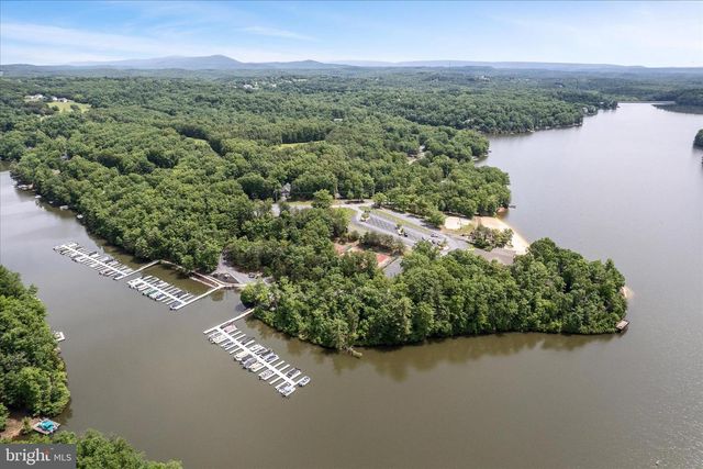 1239 LAKEVIEW DR, Cross Junction, VA 22625