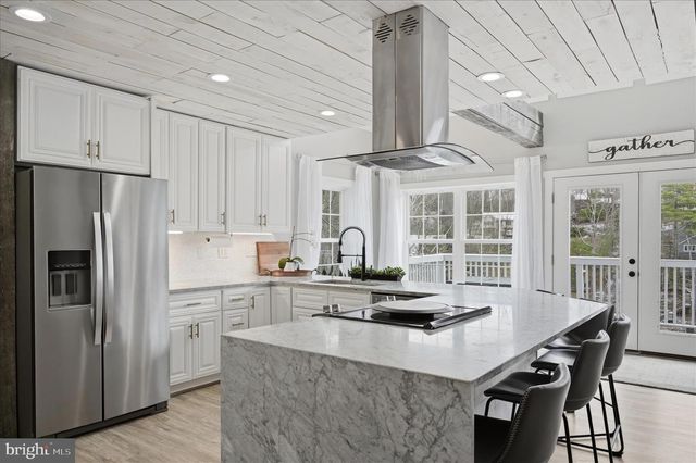 1239 LAKEVIEW DR, Cross Junction, VA 22625