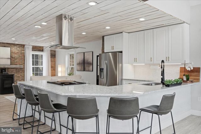 1239 LAKEVIEW DR, Cross Junction, VA 22625