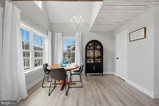 1239 LAKEVIEW DR, Cross Junction, VA 22625