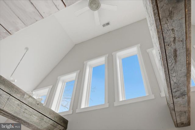 1239 LAKEVIEW DR, Cross Junction, VA 22625