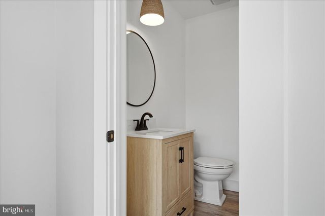 1239 LAKEVIEW DR, Cross Junction, VA 22625