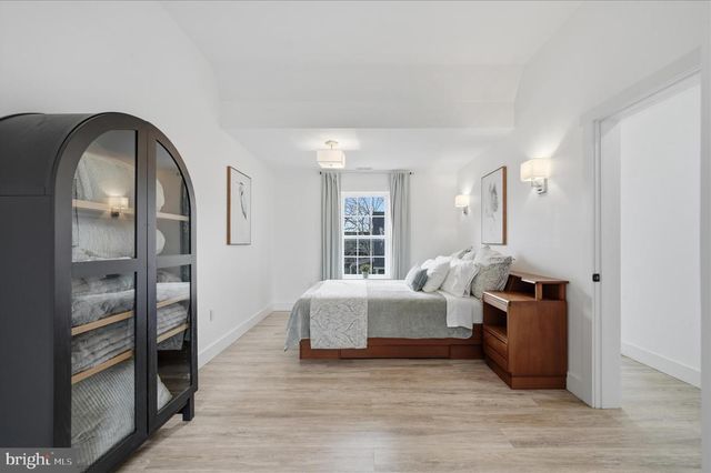 1239 LAKEVIEW DR, Cross Junction, VA 22625