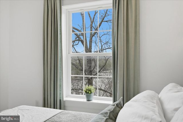 1239 LAKEVIEW DR, Cross Junction, VA 22625