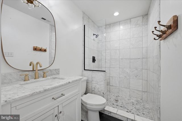 1239 LAKEVIEW DR, Cross Junction, VA 22625