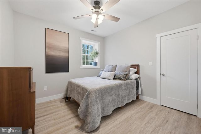 1239 LAKEVIEW DR, Cross Junction, VA 22625