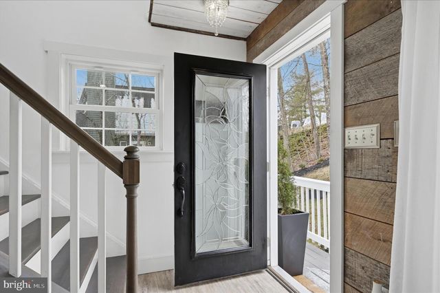 1239 LAKEVIEW DR, Cross Junction, VA 22625