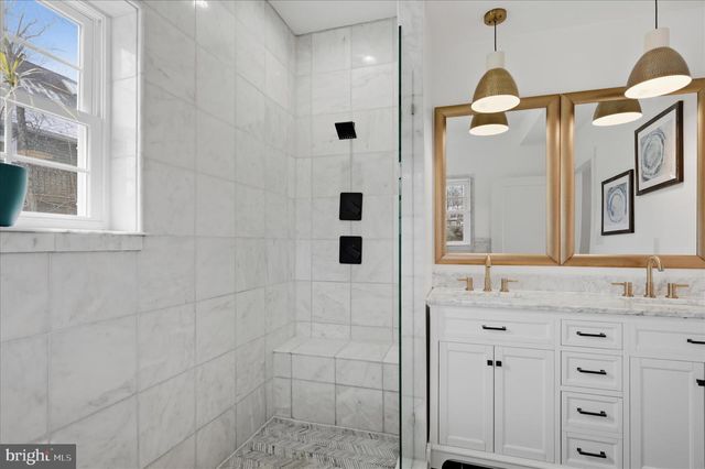 1239 LAKEVIEW DR, Cross Junction, VA 22625