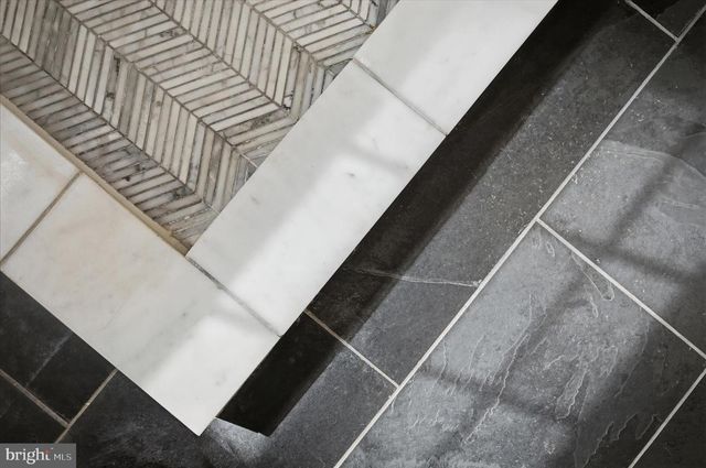 1239 LAKEVIEW DR, Cross Junction, VA 22625