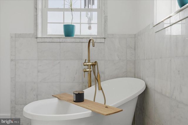 1239 LAKEVIEW DR, Cross Junction, VA 22625