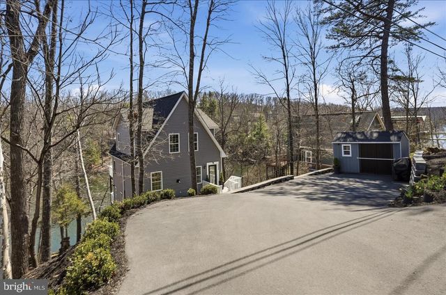 1239 LAKEVIEW DR, Cross Junction, VA 22625