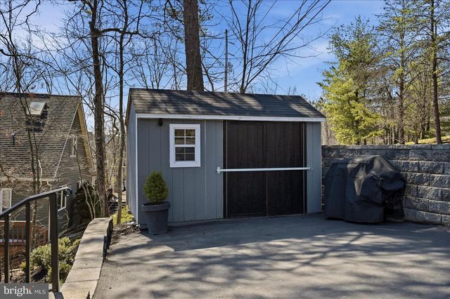 1239 LAKEVIEW DR, Cross Junction, VA 22625