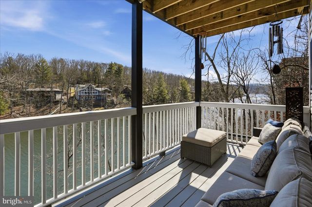 1239 LAKEVIEW DR, Cross Junction, VA 22625