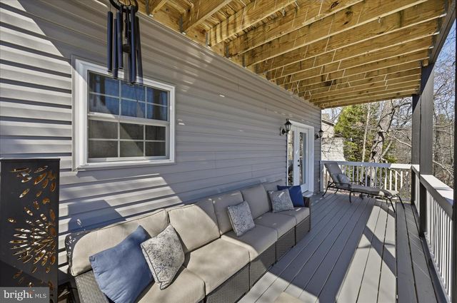 1239 LAKEVIEW DR, Cross Junction, VA 22625