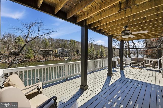 1239 LAKEVIEW DR, Cross Junction, VA 22625